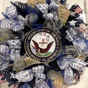 Item04Lovely Wreath family is Navy Strong Wreath